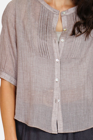 Round neck shirt, ribbed front with buttoned length sleeves