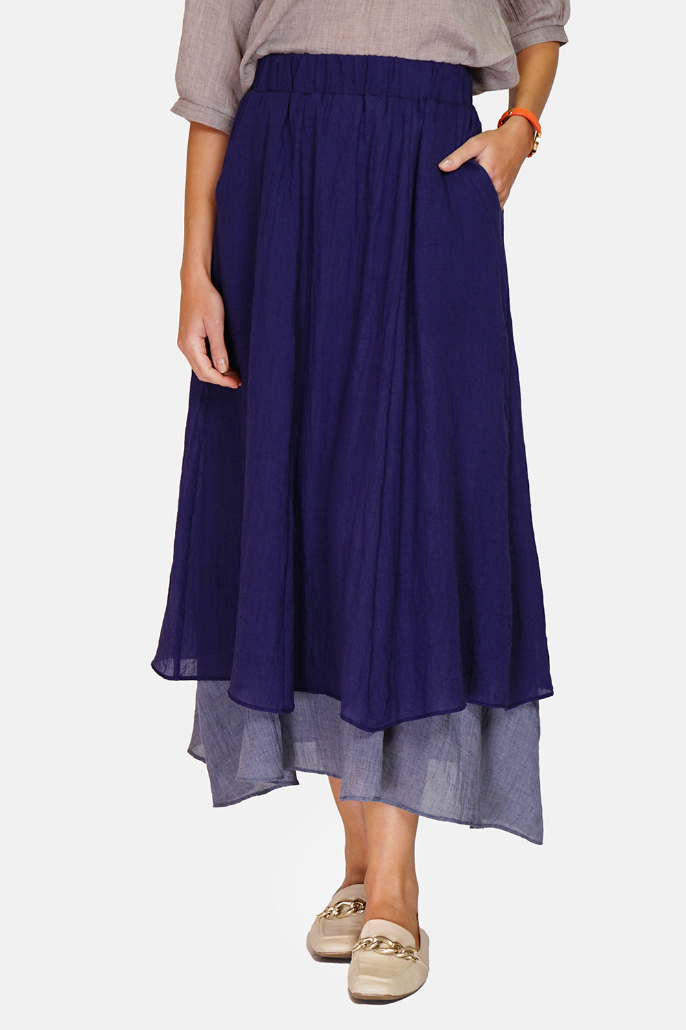 Long skirt with front pockets lined in bi-color