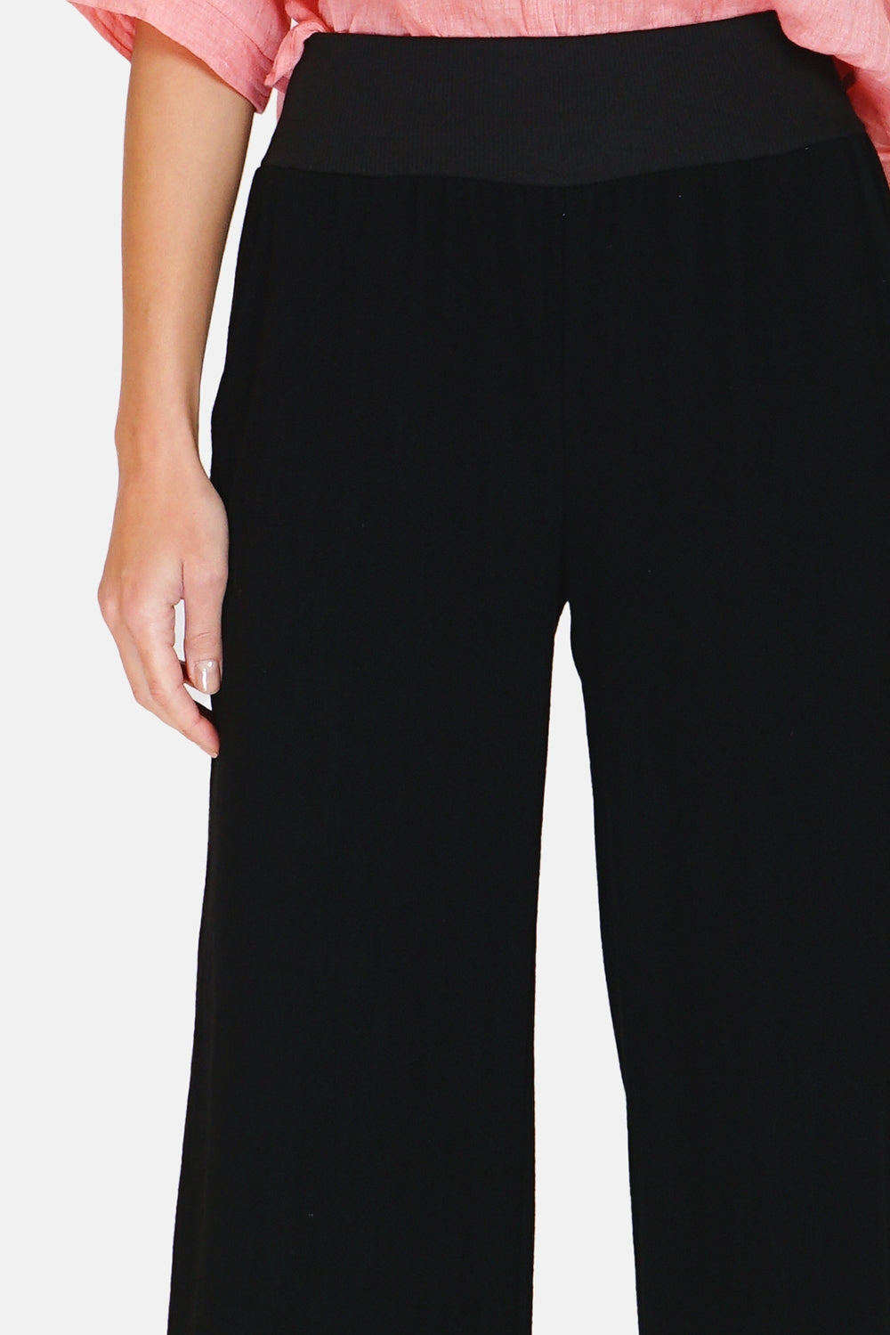 High-waisted straight-cut pants with side pockets