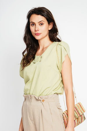 Top with flap collar, buttons on the front and short sleeves