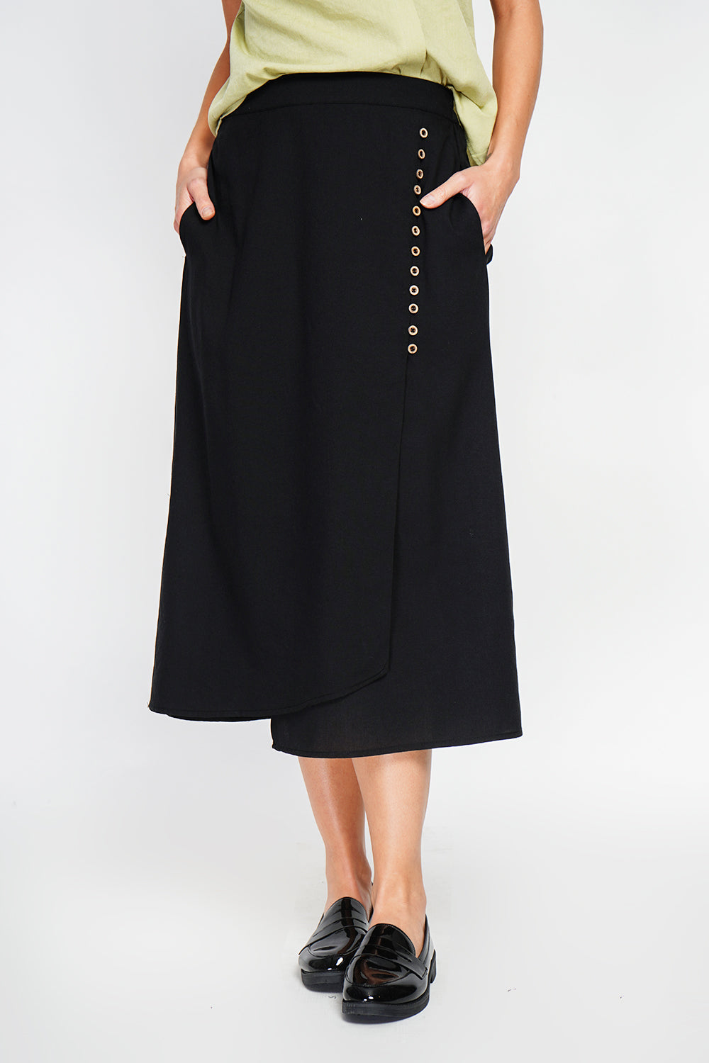 Buttoned front wrap skirt with side pockets