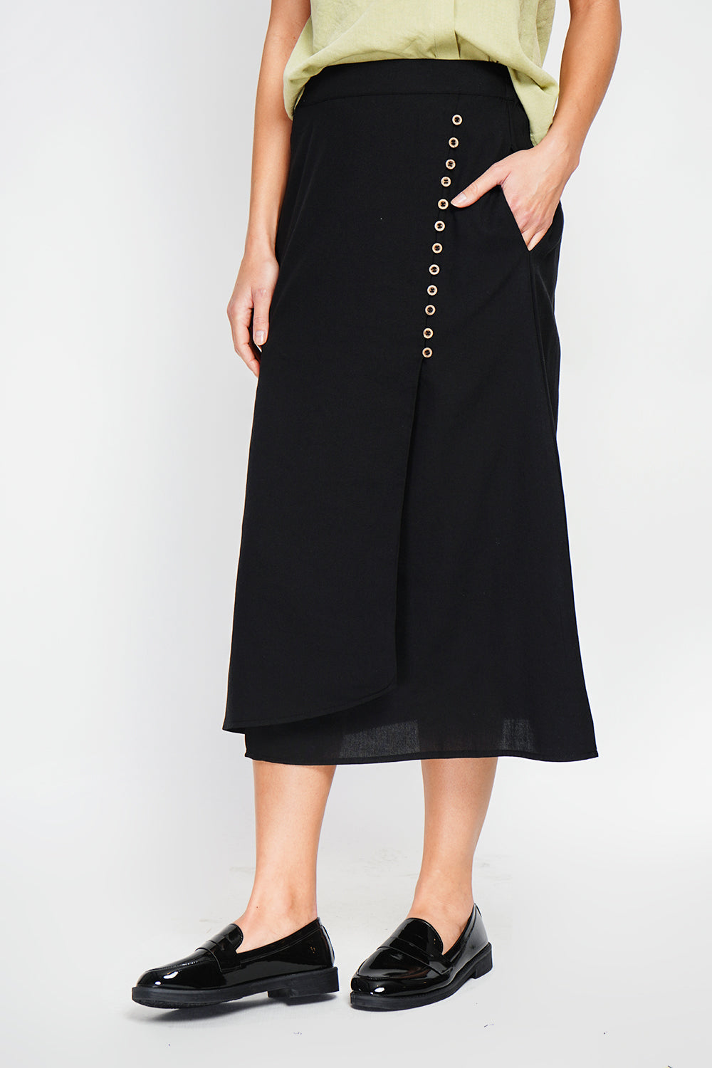 Buttoned front wrap skirt with side pockets