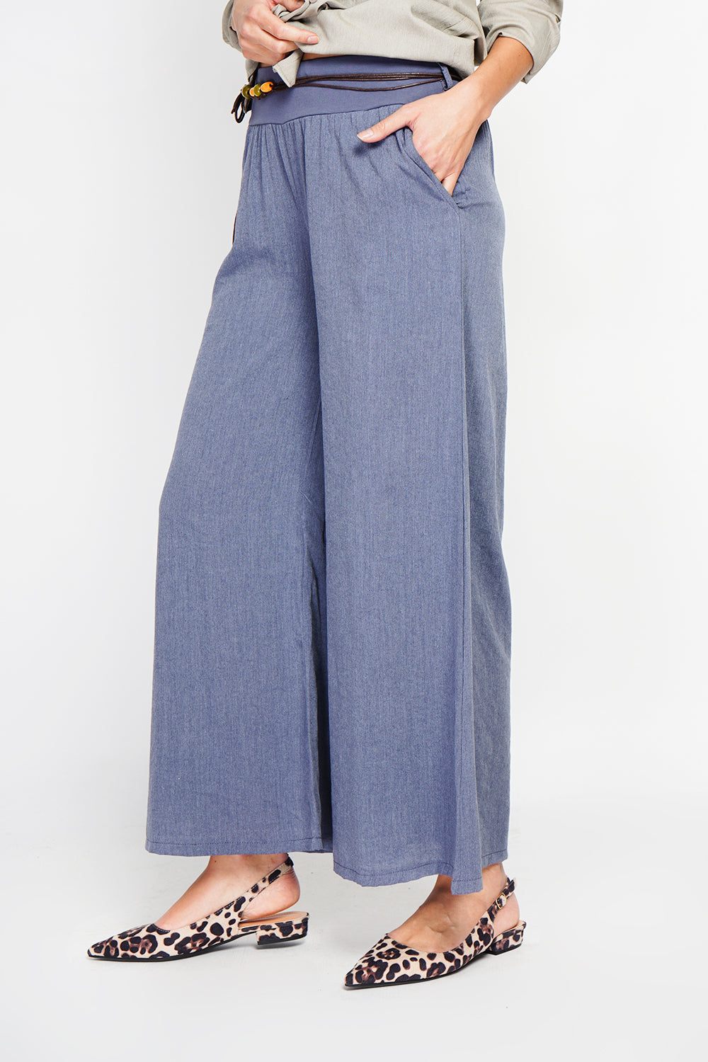 High waisted wide leg pants with pockets and fancy belt