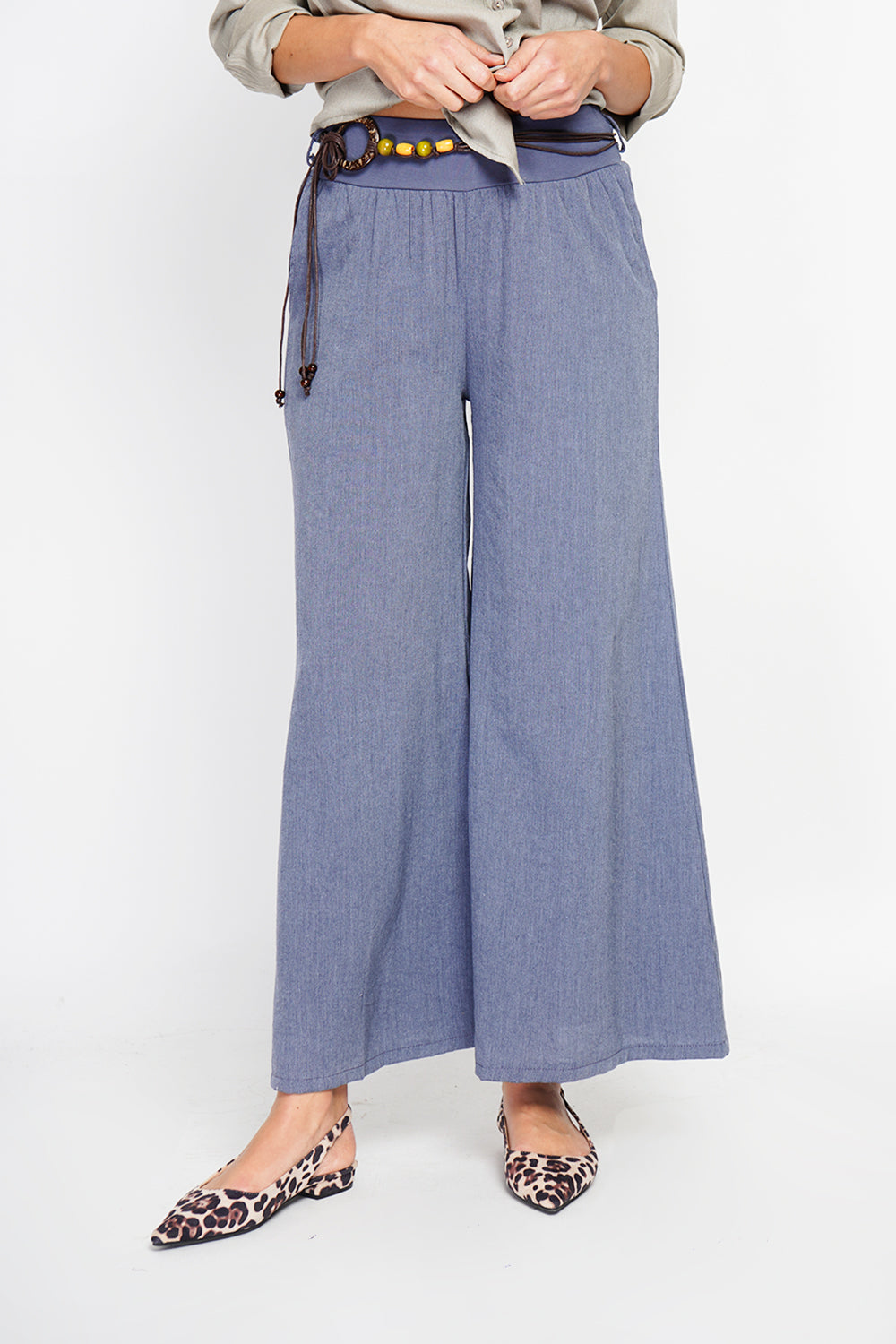 High waisted wide leg pants with pockets and fancy belt