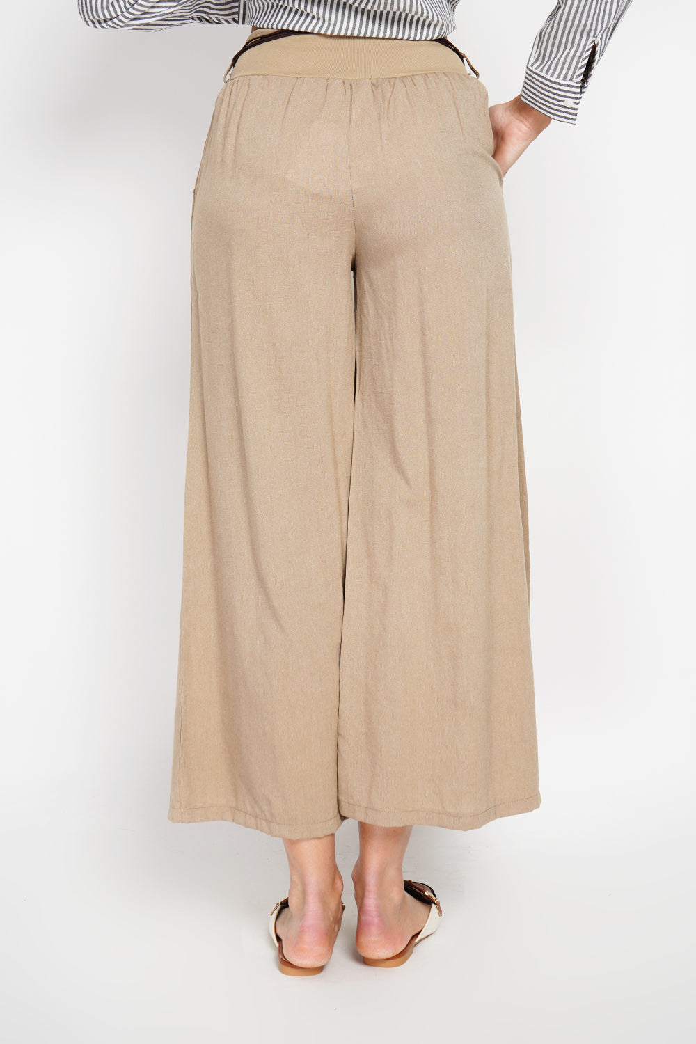 High waisted wide leg pants with pockets and fancy belt