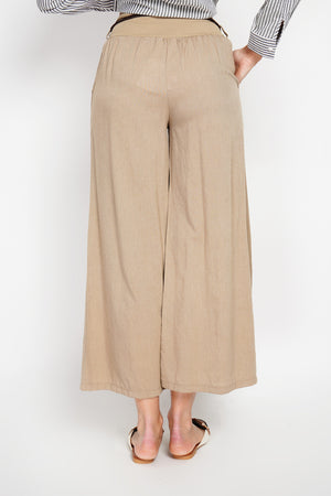 High waisted wide leg pants with pockets and fancy belt