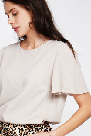 Round neck top with back slit and button closure and short sleeves