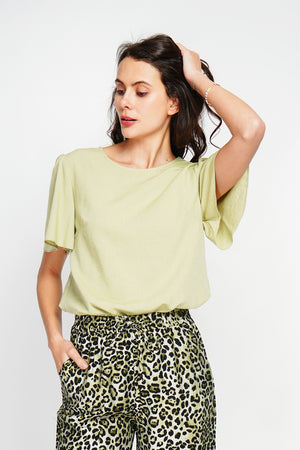 Round neck top with back slit and button closure and short sleeves