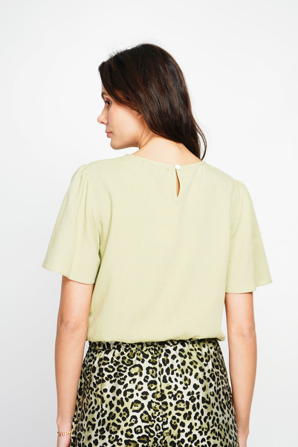 Round neck top with back slit and button closure and short sleeves