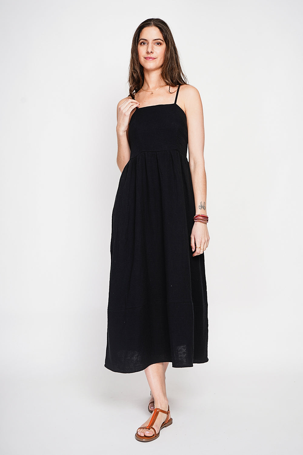 Robe longue d'été à bretelles réglables – Noir – Le Jardin du Lin