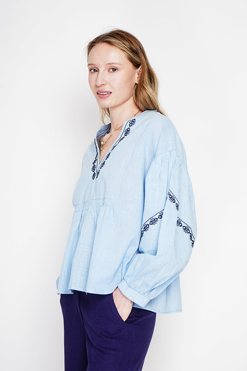 Tunisian collar blouse in embroidery with long sleeves – Blue Azure – Le Jardin du Lin