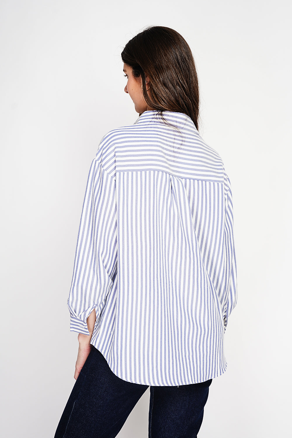 Chemise longue oversize poche poitrine, manches longues – Bleu jean – Le Jardin du Lin
