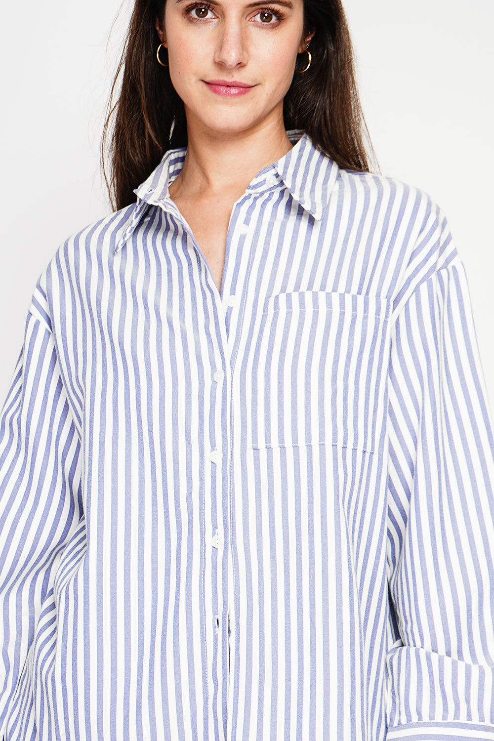 Chemise longue oversize poche poitrine, manches longues – Bleu jean – Le Jardin du Lin