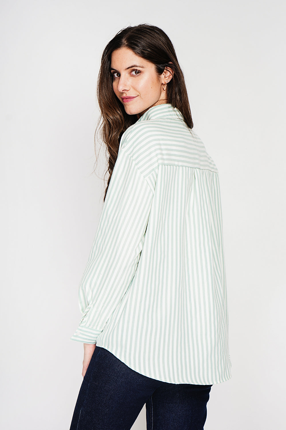 Chemise longue oversize poche poitrine, manches longues – Vert jade – Le Jardin du Lin