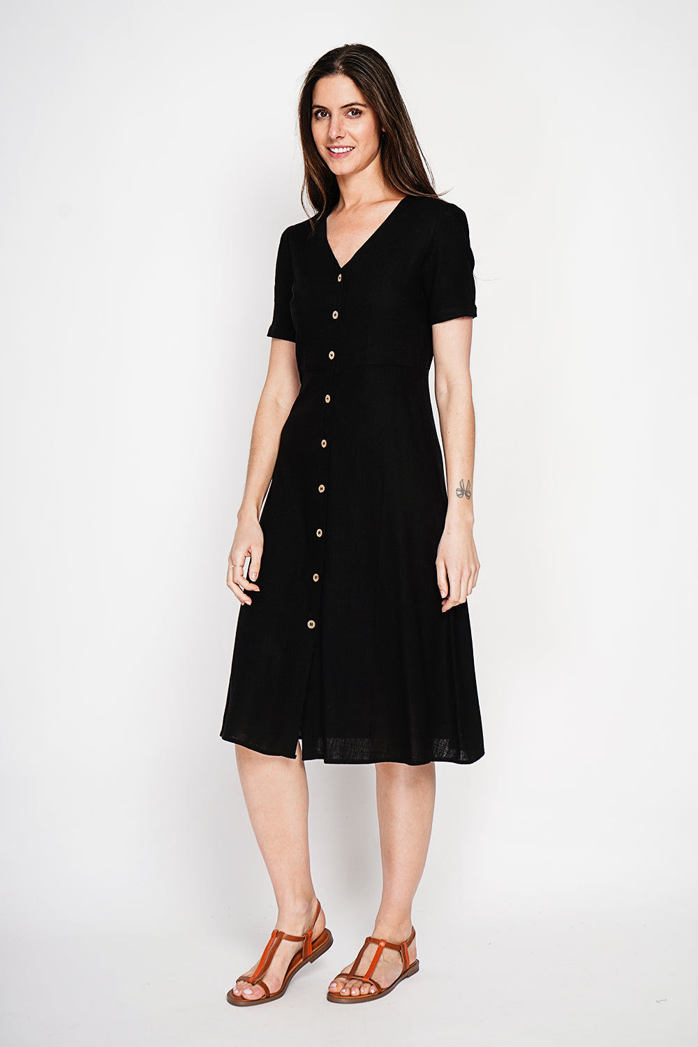 Robe longue boutonnée devant à manches courtes – Noir – Le Jardin du Lin