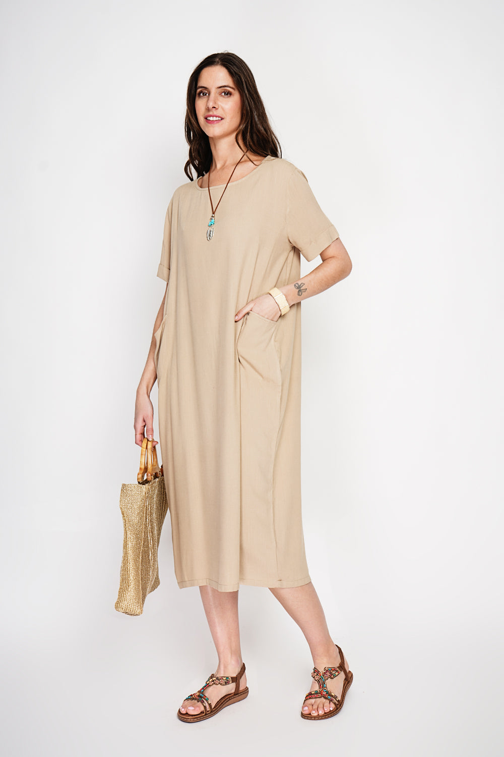 Boat neck dress with front pockets and mid-length sleeves – Camel – Le Jardin du Lin