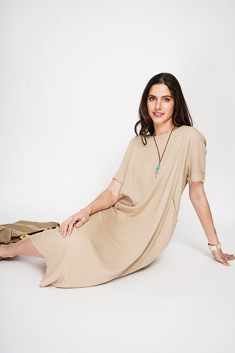 Boat neck dress with front pockets and mid-length sleeves – Camel – Le Jardin du Lin