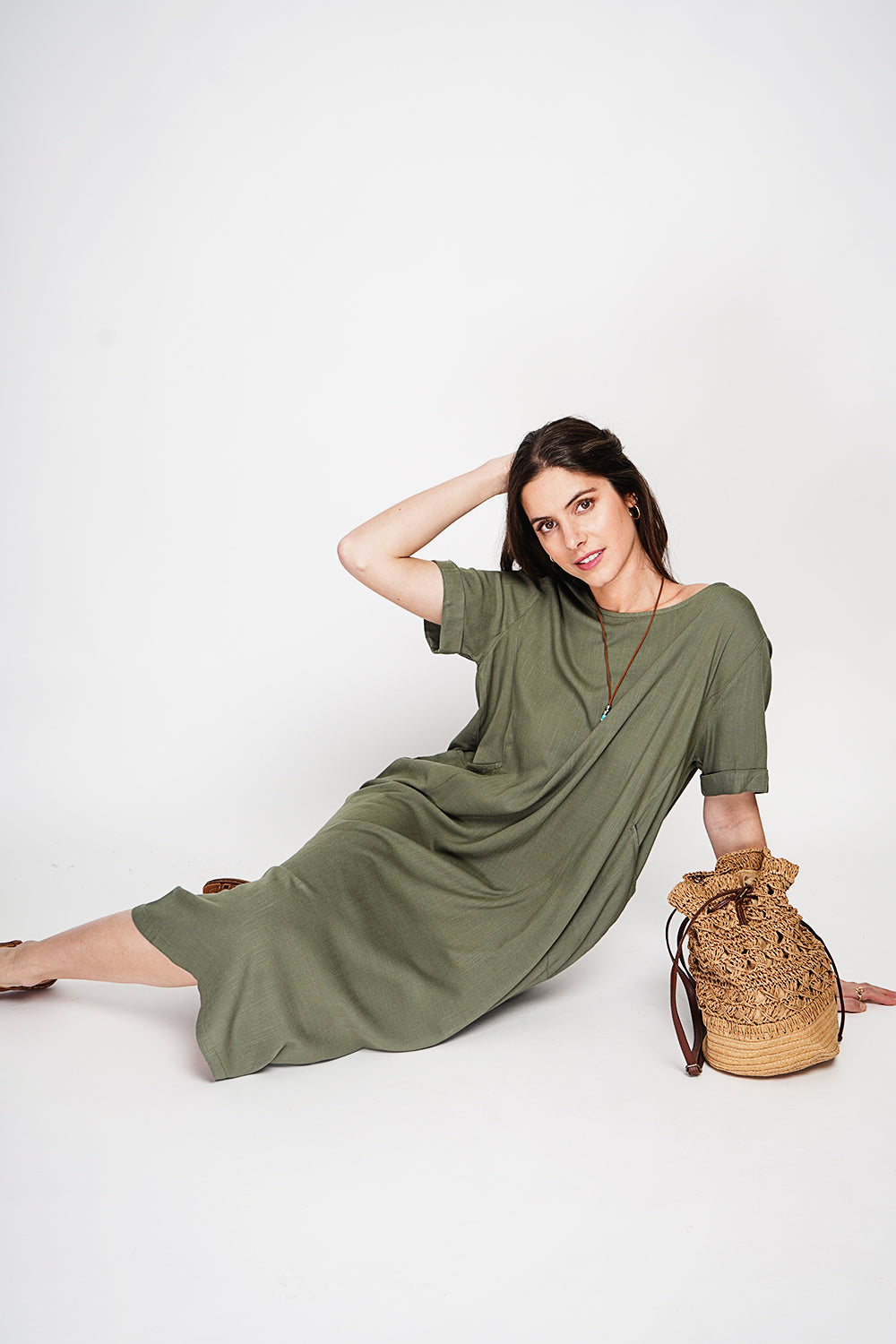 Boat neck dress with front pockets and mid-length sleeves – Khaki – Le Jardin du Lin