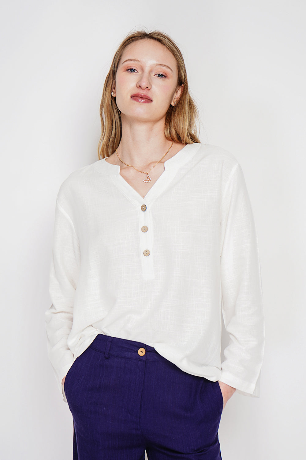 Long-sleeved tunic with Tunisian collar and buttoned front – White – Le Jardin du Lin