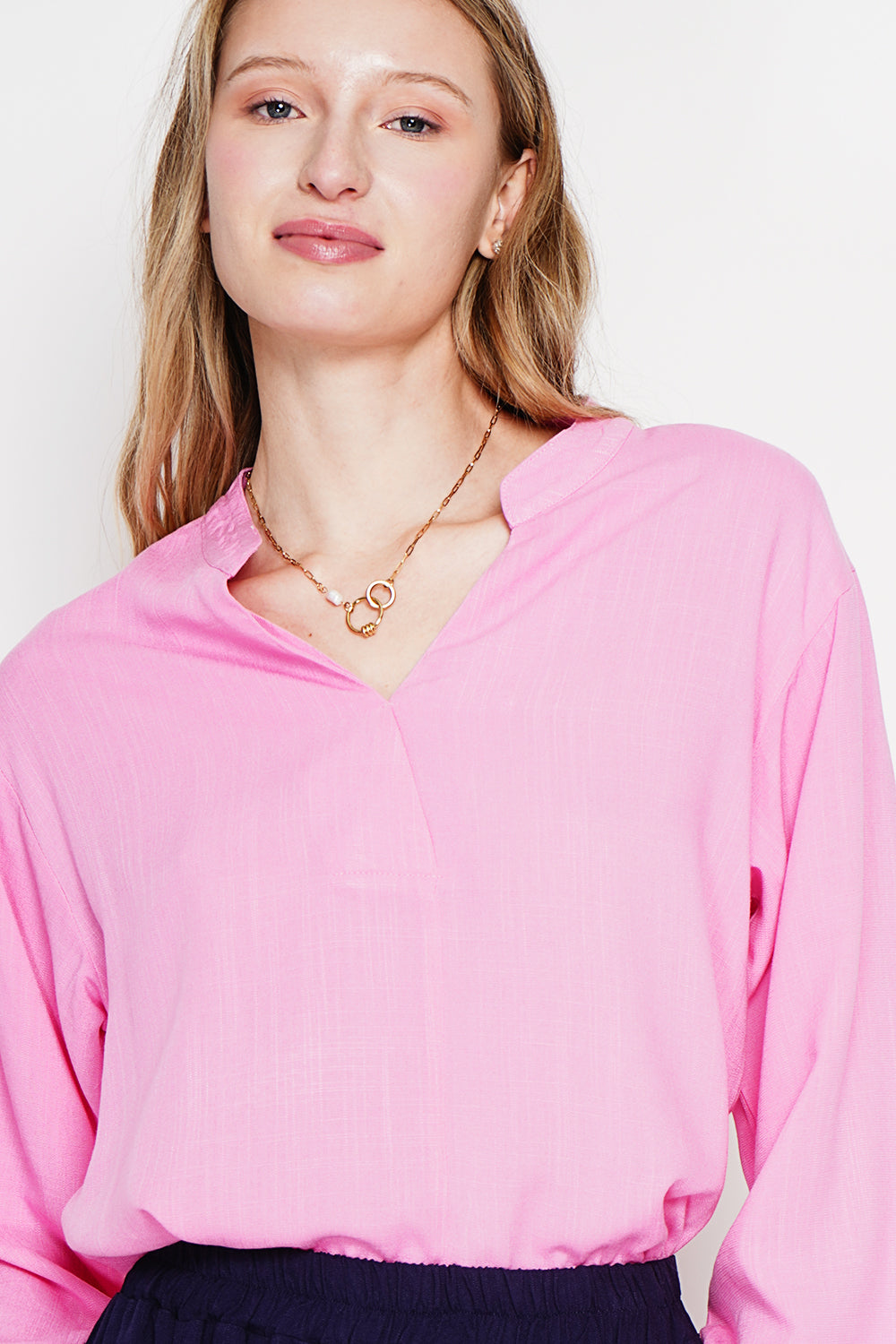 Blouse ample col V style polo, manches courtes – Fuchsia – Le Jardin du Lin