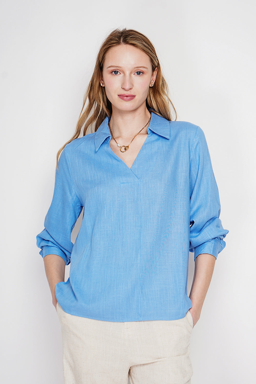 Blouse évasée col chemise, manches longues – Bleu azur – Le Jardin du Lin