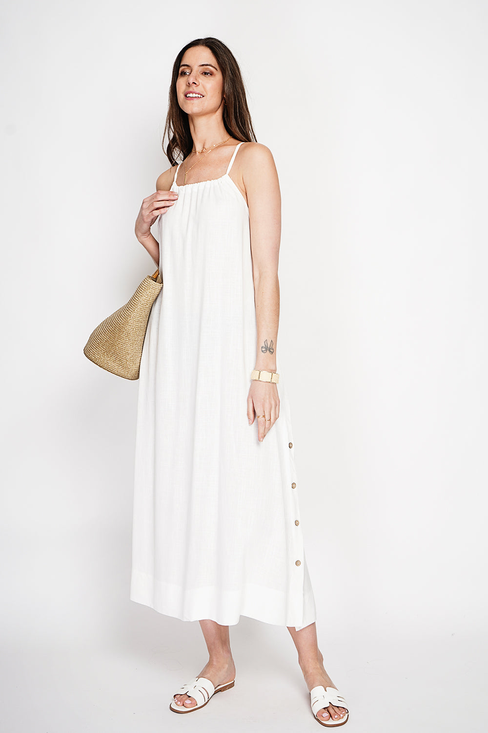 Robe longue à bretelles boutonnée sur les côtés – Blanc – Le Jardin du Lin