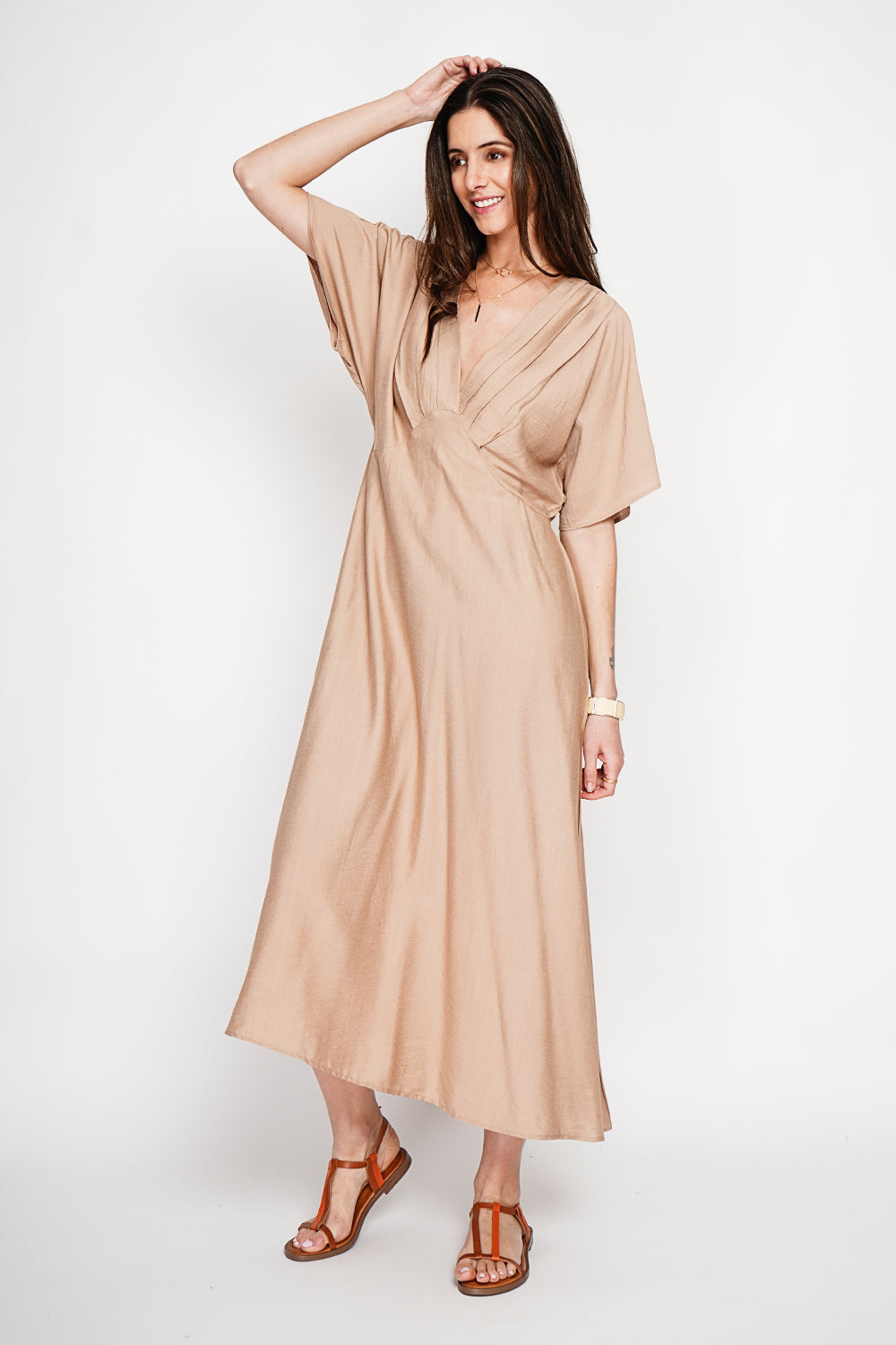Robe longue col V à manches chauve-souris – Camel – Le Jardin du Lin