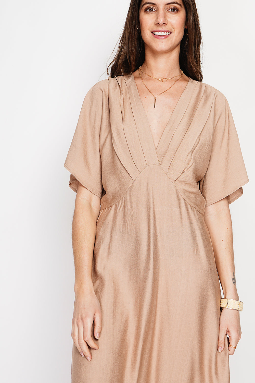 Robe longue col V à manches chauve-souris – Camel – Le Jardin du Lin