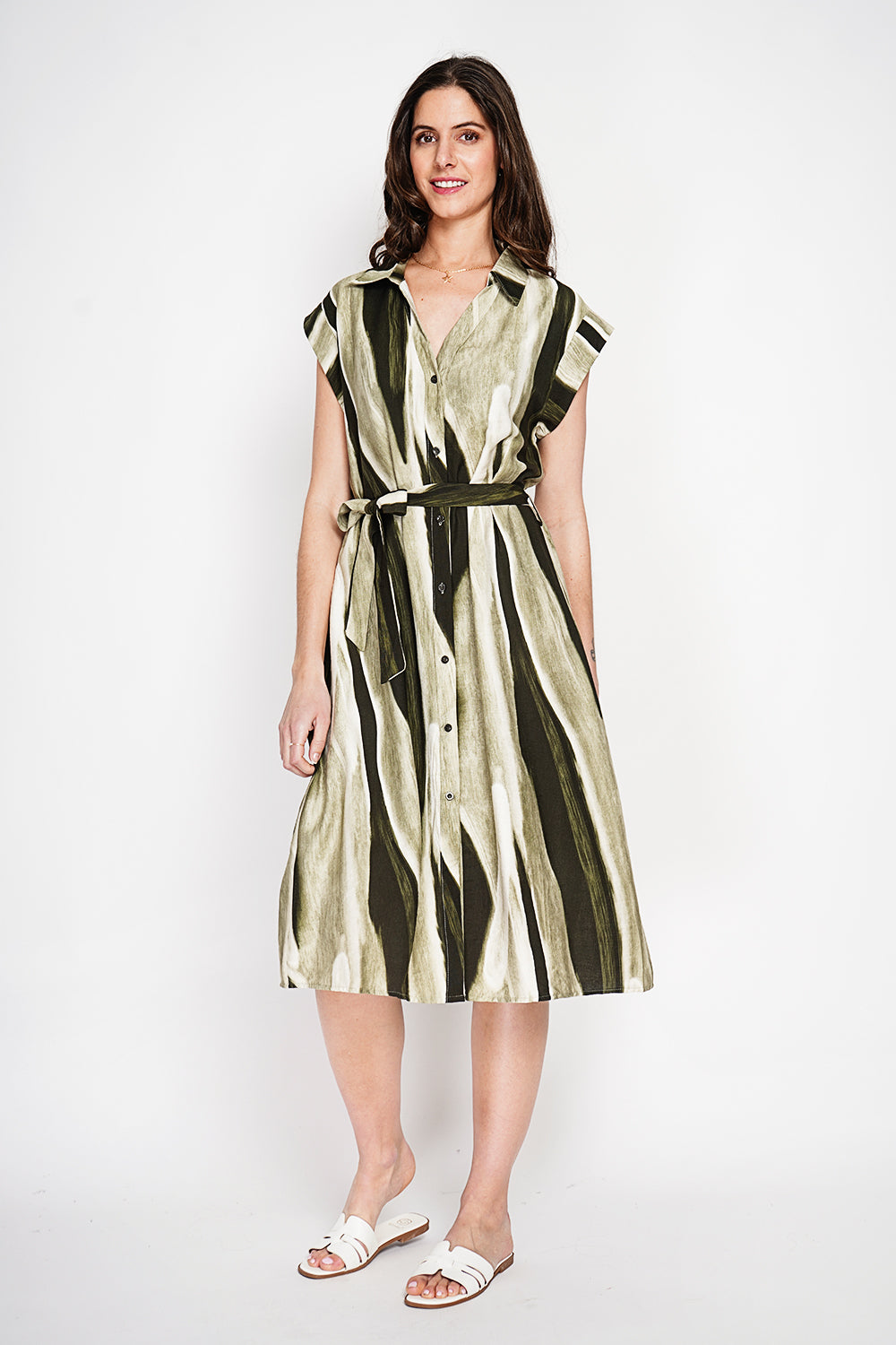 Robe chemise imprimée boutonnée devant avec ceinture – Kaki – Le Jardin du Lin
