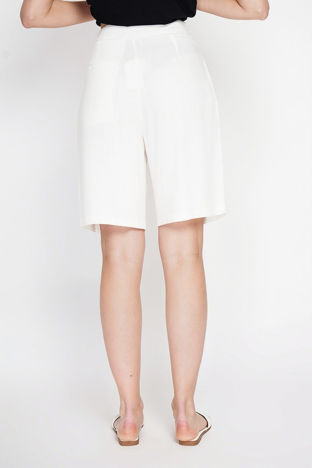 High-waisted Bermuda shorts, straight cut with side pocket – White – Le Jardin du Lin