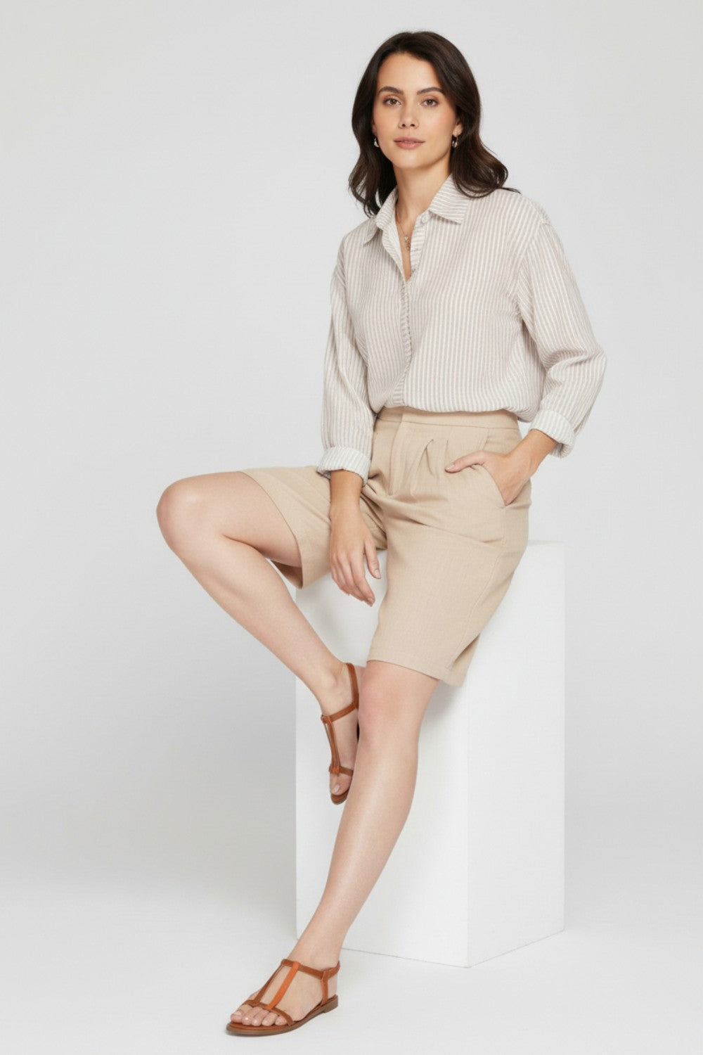 Bermuda taille haute coupe droite, poche latérale – Camel – Le Jardin du Lin