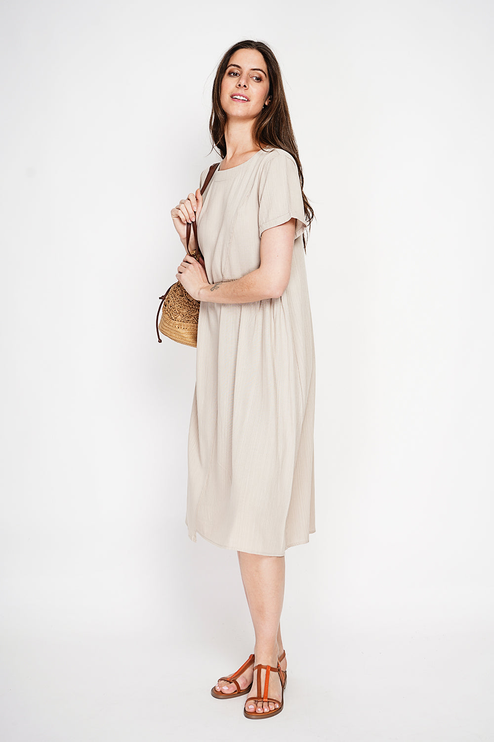 Robe découpe devant évasée à manches courtes – Lin – Le Jardin du Lin