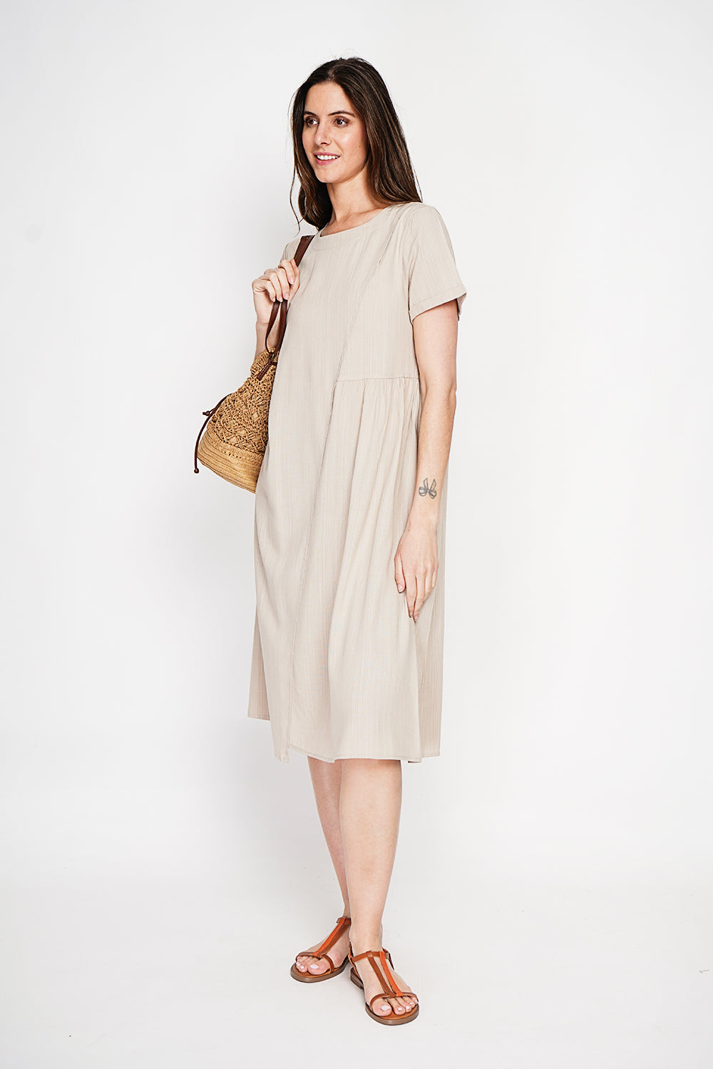 Robe découpe devant évasée à manches courtes – Lin – Le Jardin du Lin