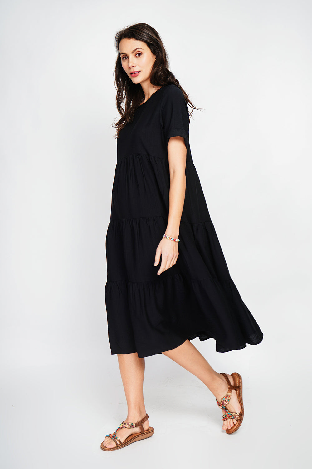 Robe longue coupe babydoll à manches courtes – Noir – Le Jardin du Lin