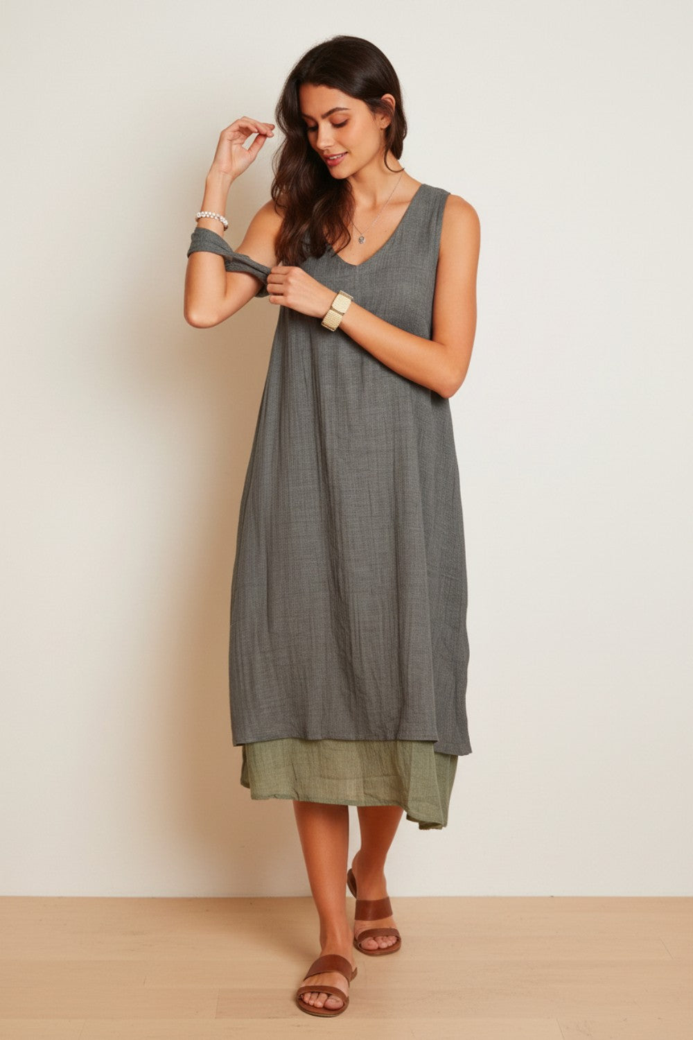 Robe décontractée doublée col V – Kaki – Le Jardin du Lin