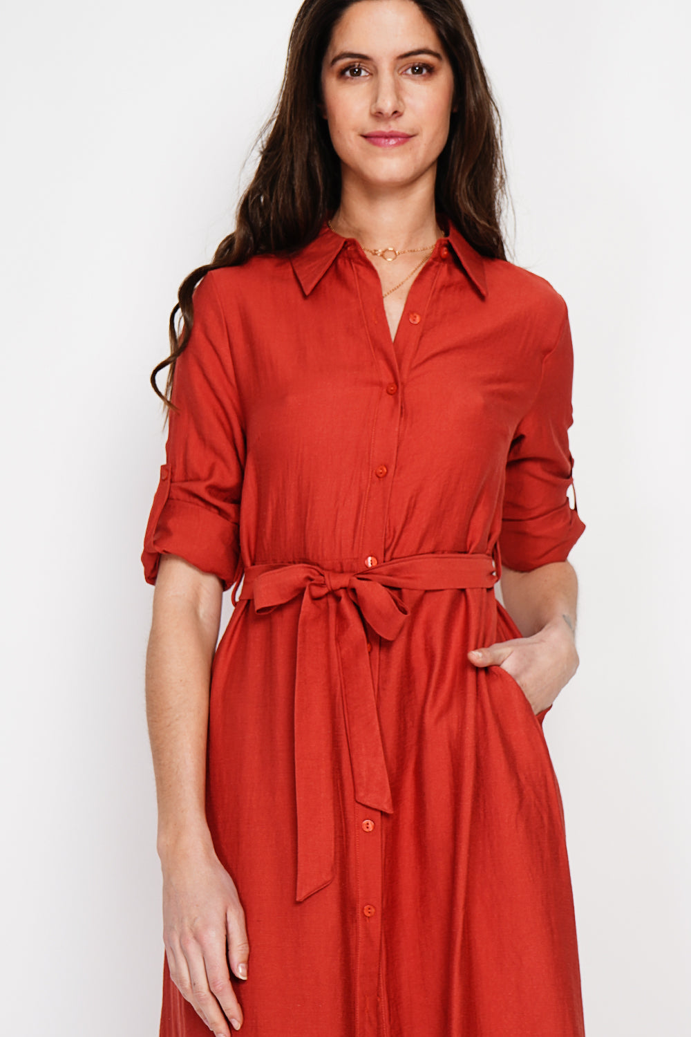 Robe chemise boutonnée devant à manches longues avec ceinture – Rooibos – Le Jardin du Lin