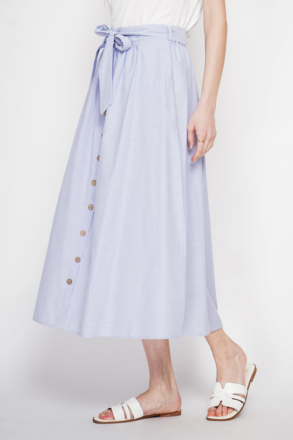 Jupe longue évasée à fines rayures, boutonnée devant, poches – Bleu marine – Le Jardin du Lin