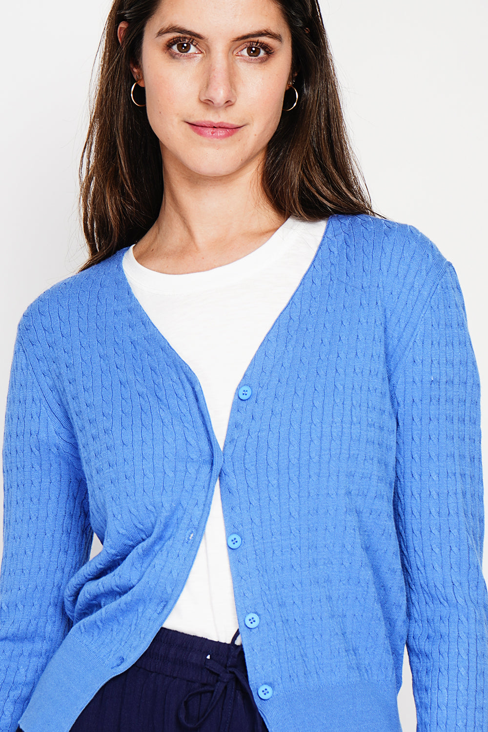 Gilet col V boutonné torsadé, manches longues – Bleu azur – Le Jardin du Lin
