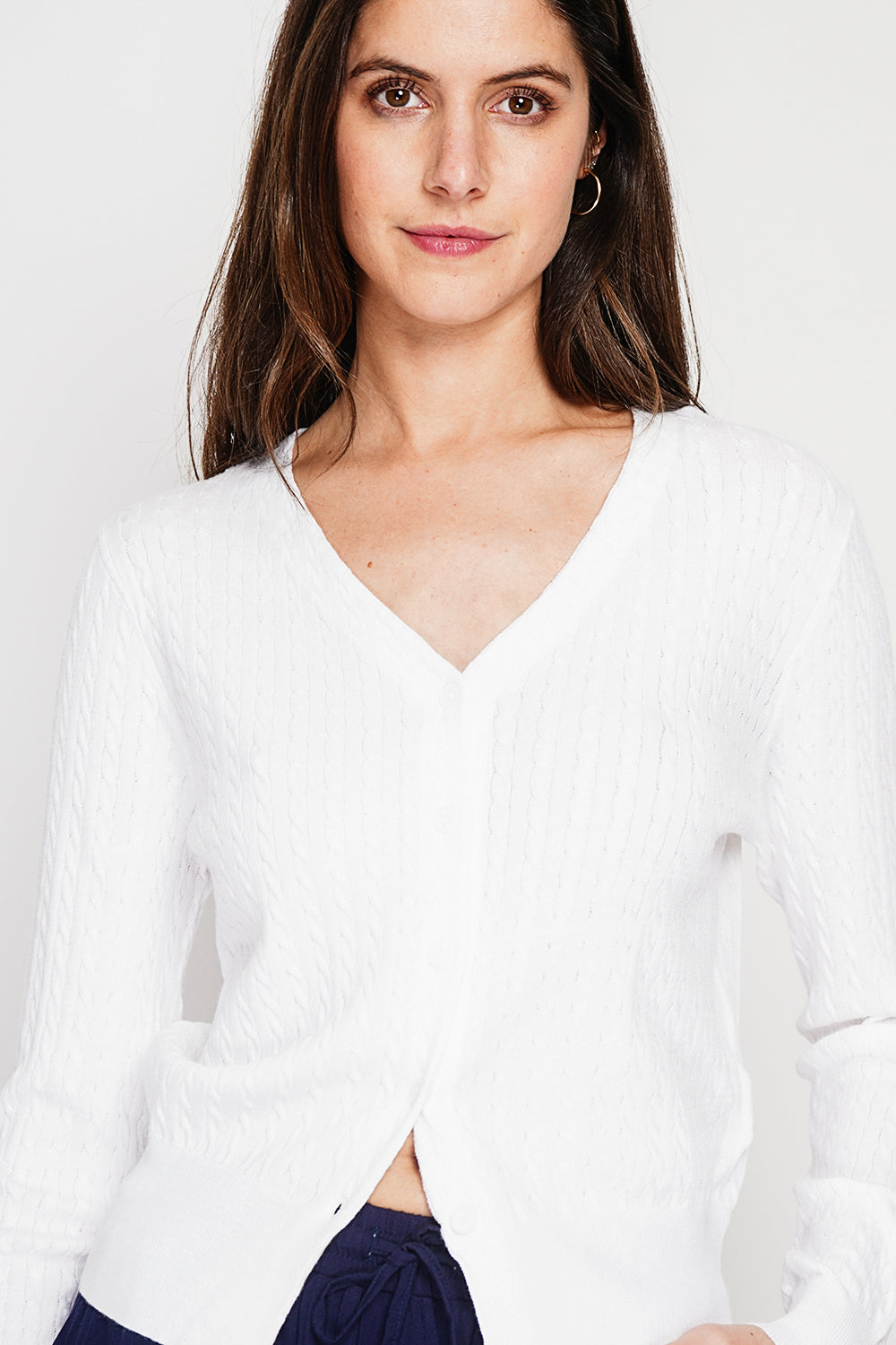 Gilet col V boutonné torsadé, manches longues – Blanc – Le Jardin du Lin
