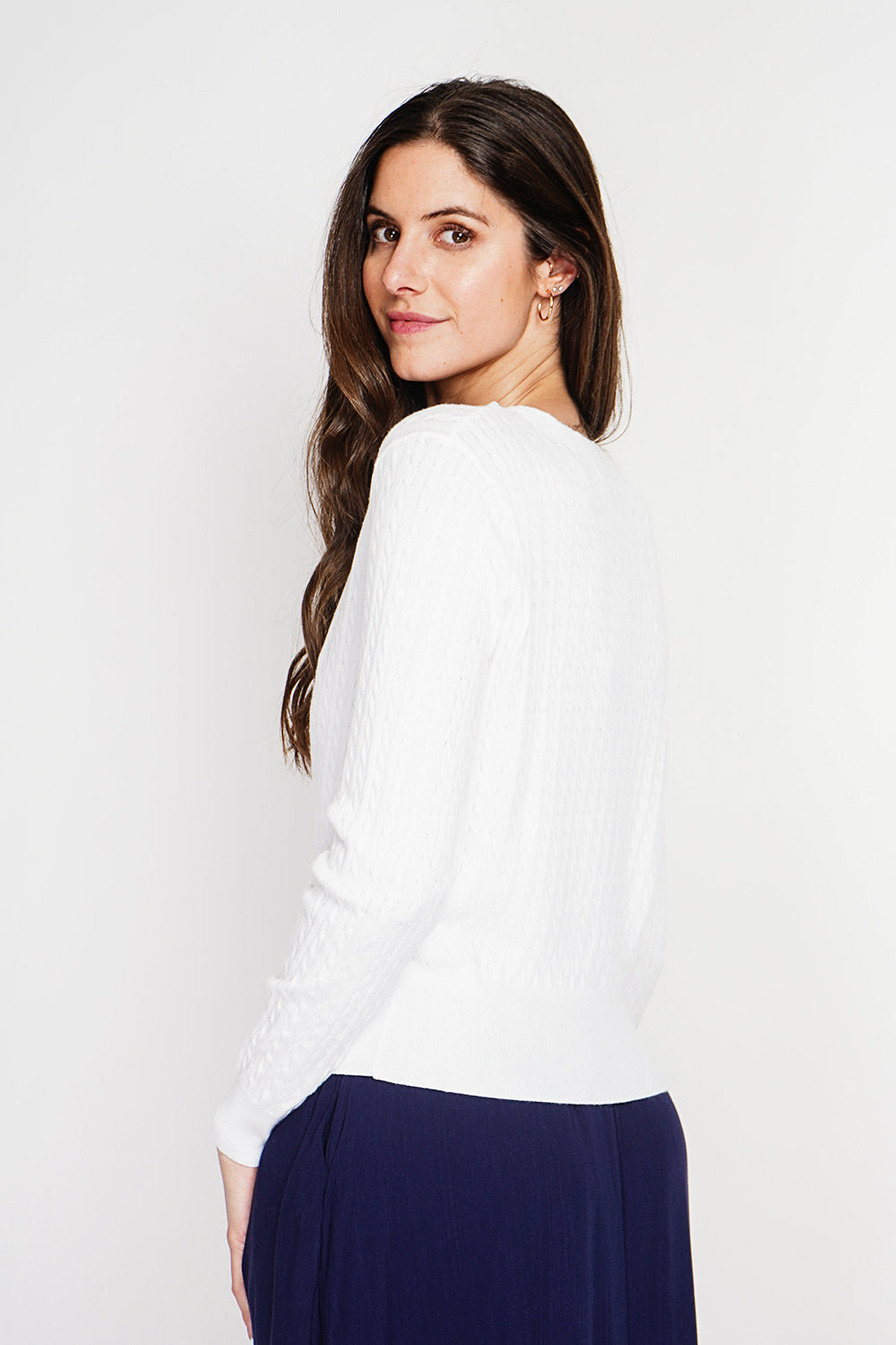 Gilet col V boutonné torsadé, manches longues – Blanc – Le Jardin du Lin