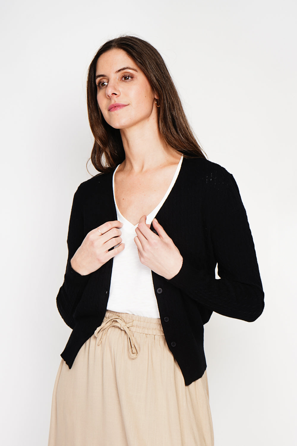 Gilet col V boutonné torsadé, manches longues – Noir – Le Jardin du Lin