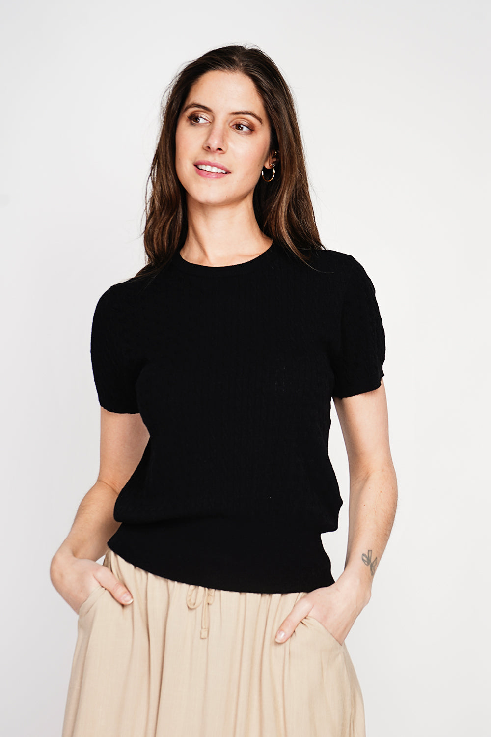 Pull col rond torsadé, manches courtes – Noir – Le Jardin du Lin