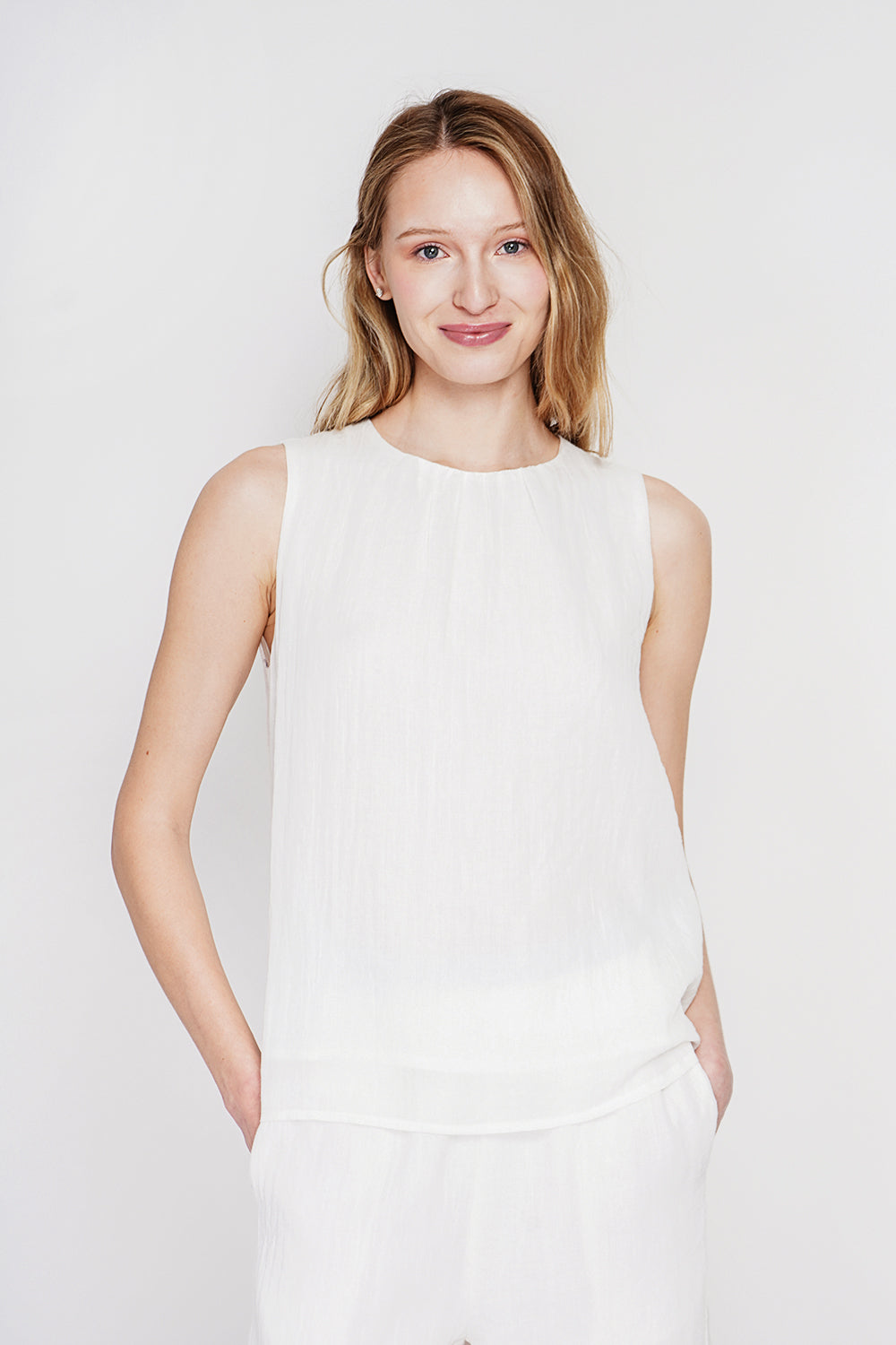 Top col rond bouton au dos – Blanc – Le Jardin du Lin