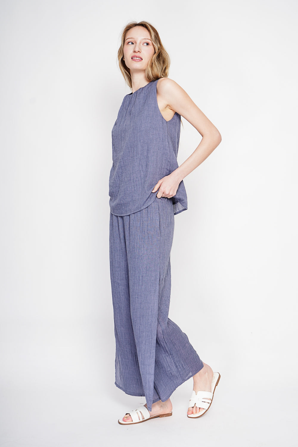 Top col rond bouton au dos – Bleu jean – Le Jardin du Lin