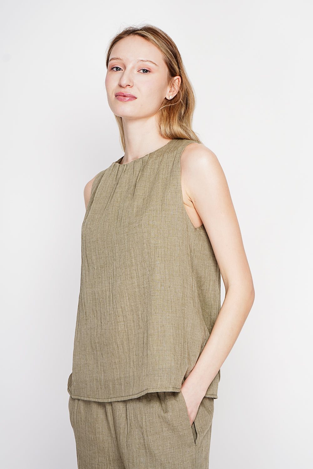 Top col rond bouton au dos – Kaki – Le Jardin du Lin