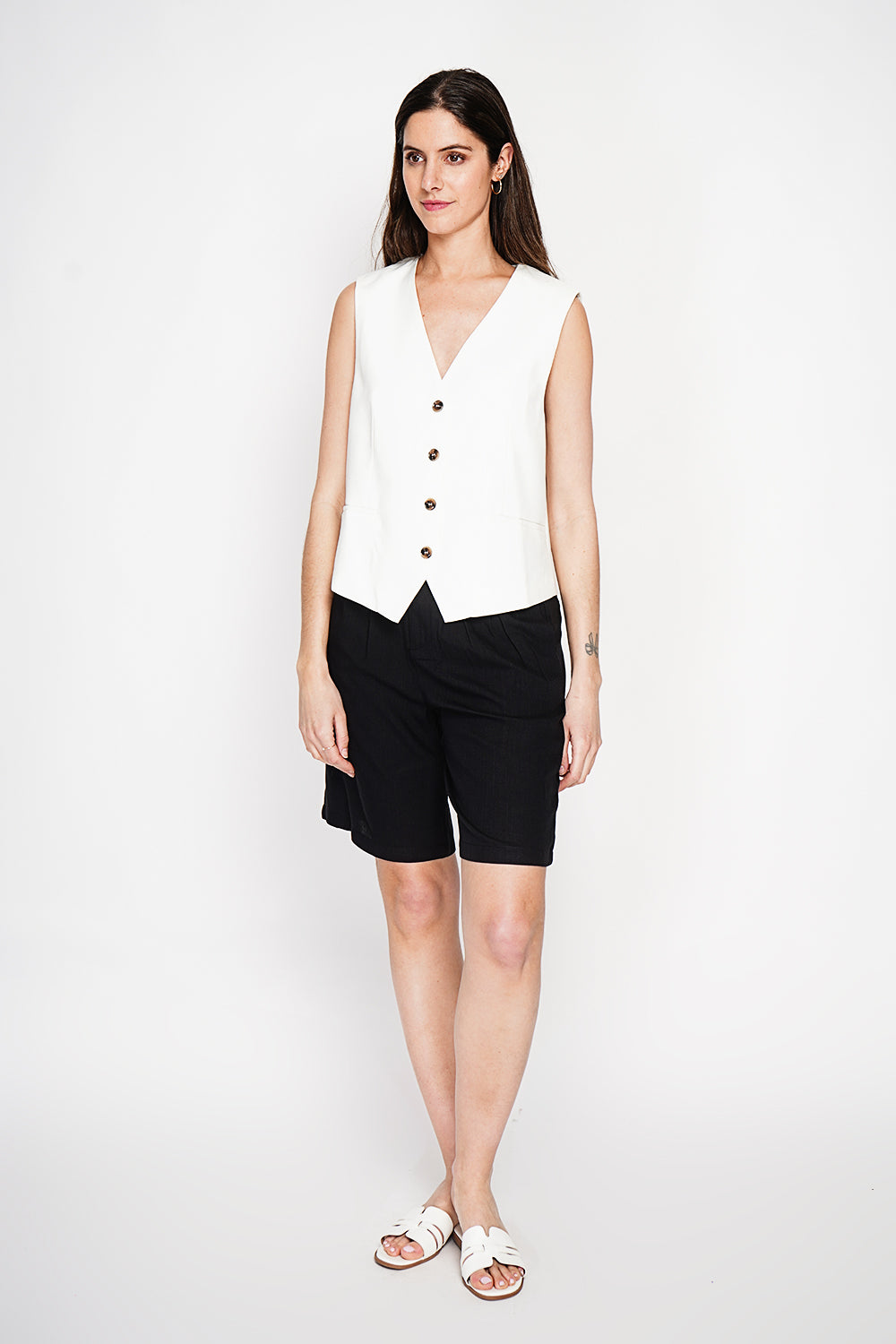 Gilet de costume court sans manches en lin doublé – Blanc cassé – Le Jardin du Lin