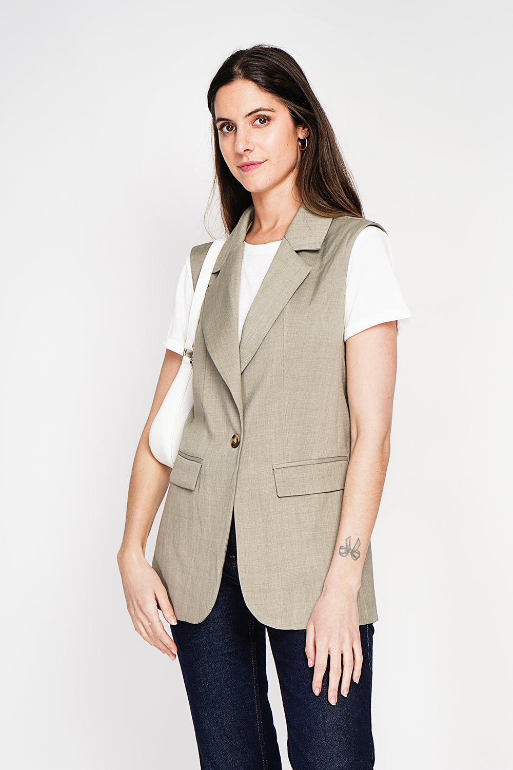 Gilet cintré en lin sans manches avec poches rabat – Kaki clair – Le Jardin du Lin