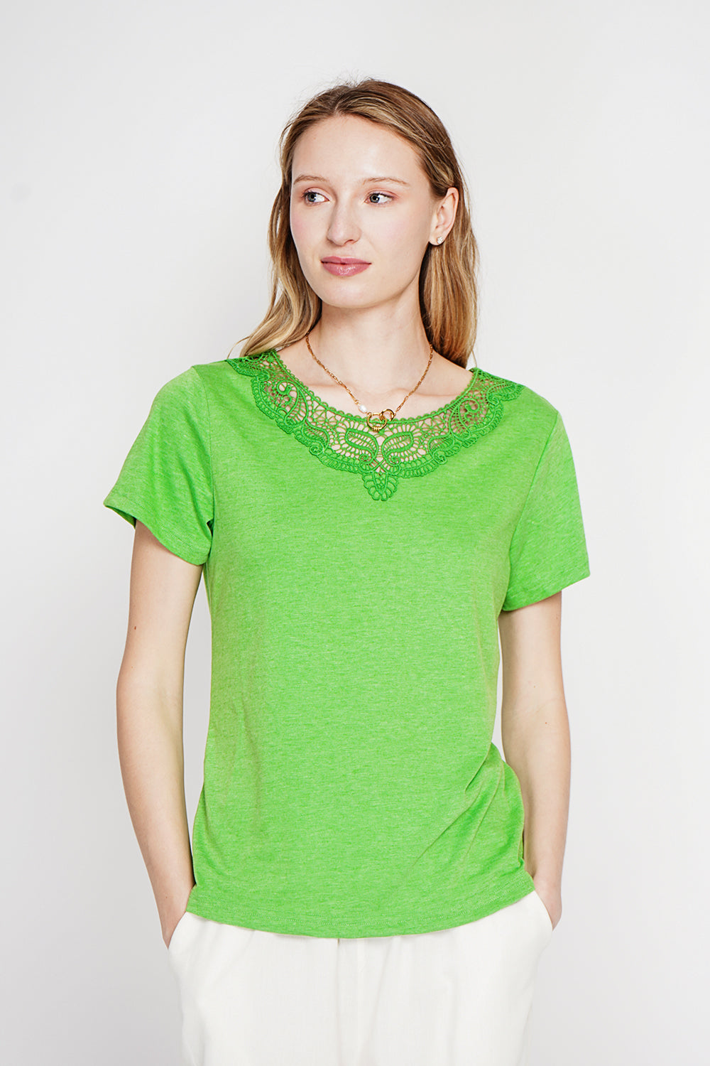 T-shirt col rond manches courtes en dentelle – Vert émeraude – Le Jardin du Lin