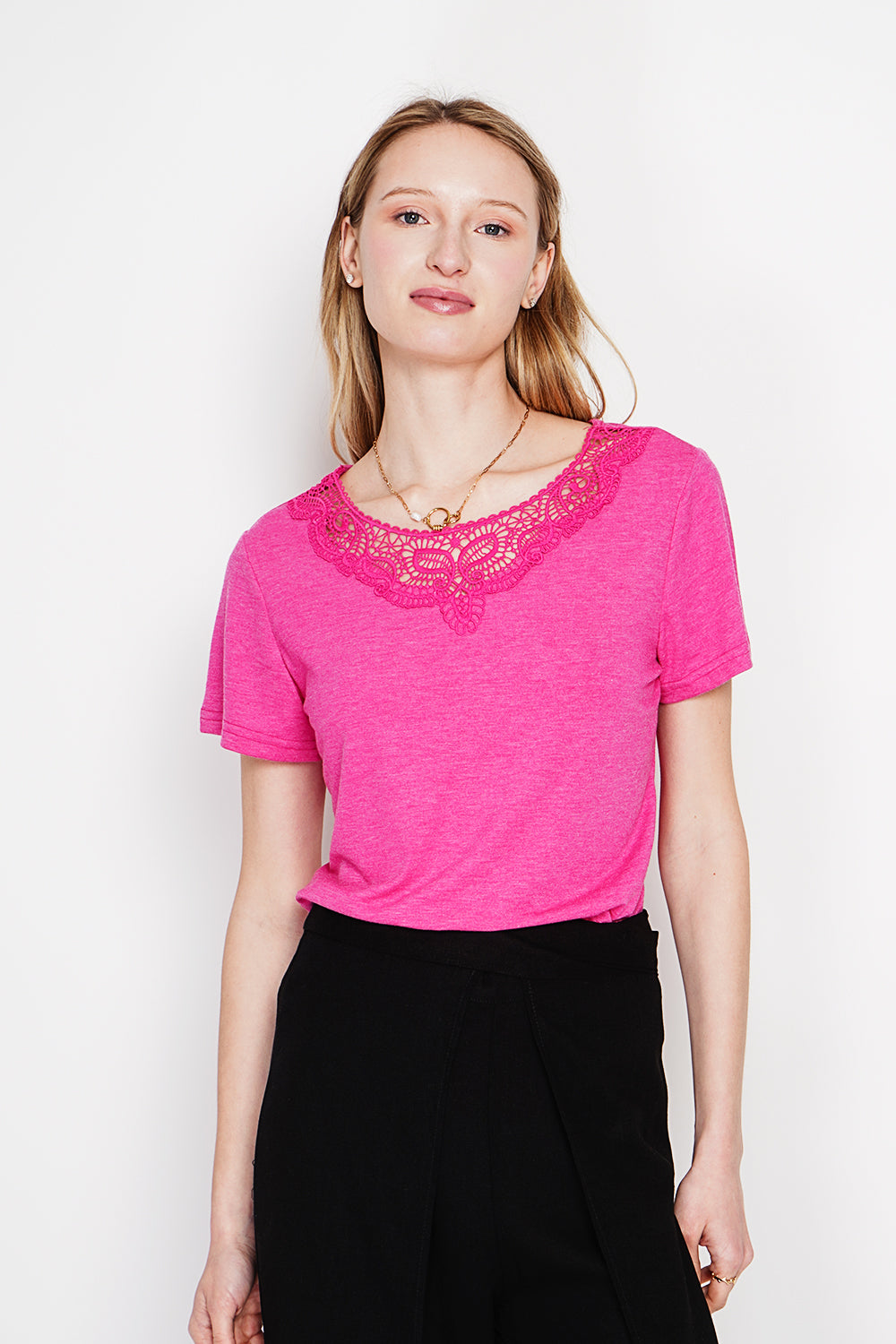 T-shirt col rond manches courtes en dentelle – Fuchsia – Le Jardin du Lin