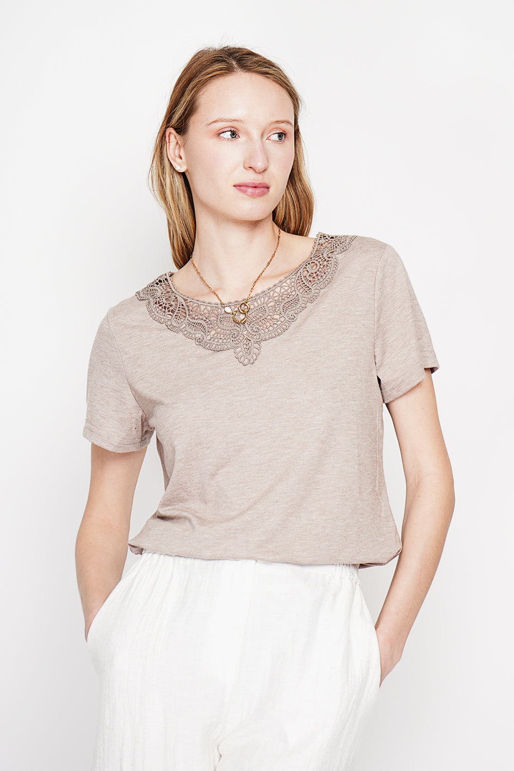 T-shirt col rond manches courtes en dentelle – Lin – Le Jardin du Lin